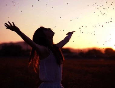 Πώς να νιώθετε περισσότερο ευτυχισμένοι σύμφωνα με το Χάρβαρντ